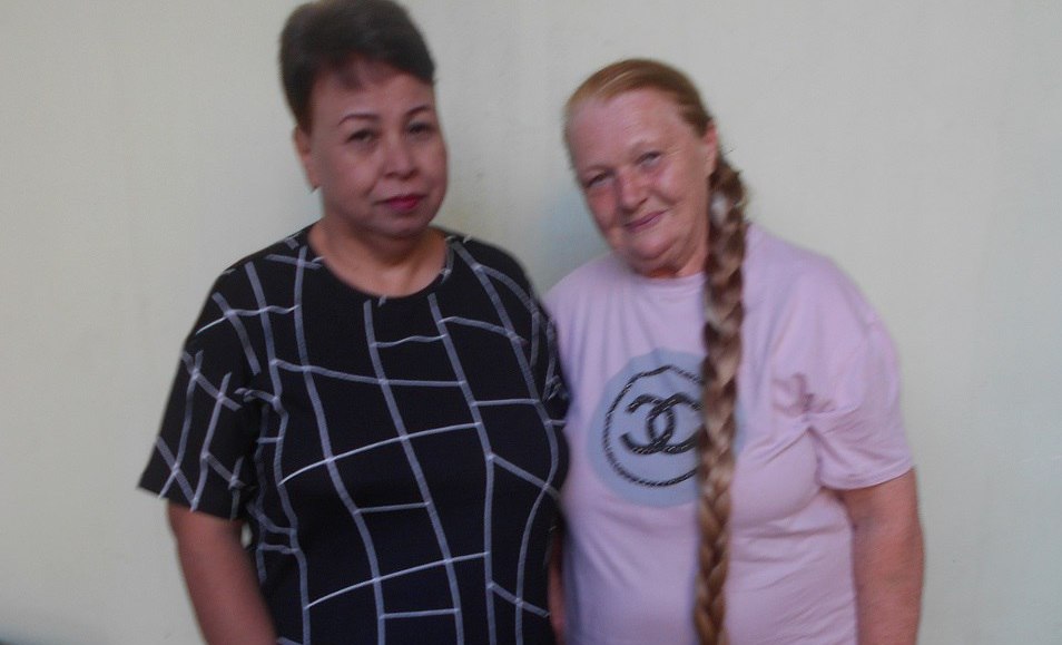 Елена Урлаева в Андижане с врачом-патологоанатомом, бывшей заключенной Гульбахор Тураевой; ПАУ