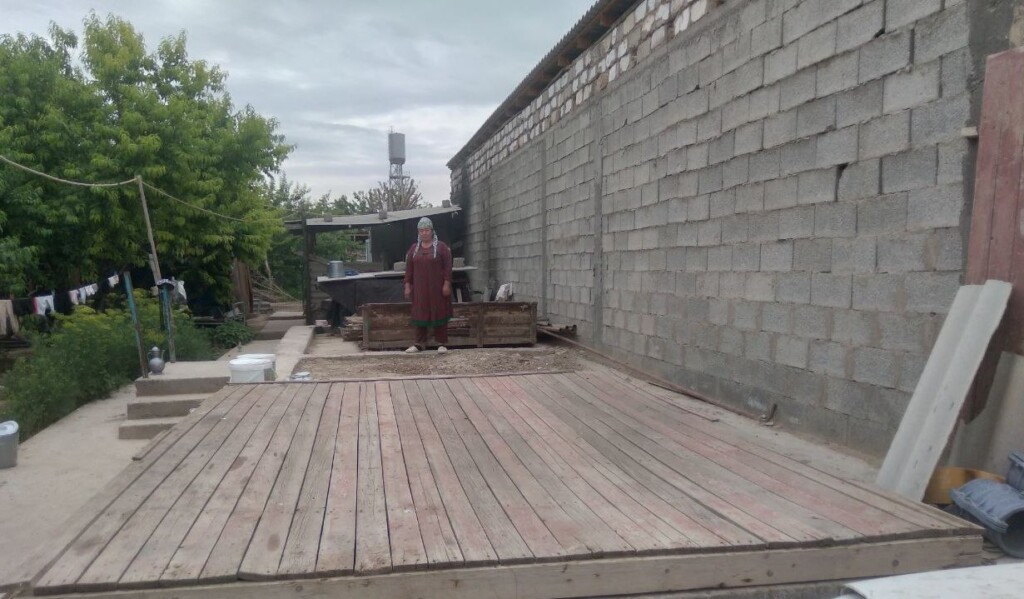 Дом Зумрад Юлдашевой в Сырдарьинской области был смыт водой...
