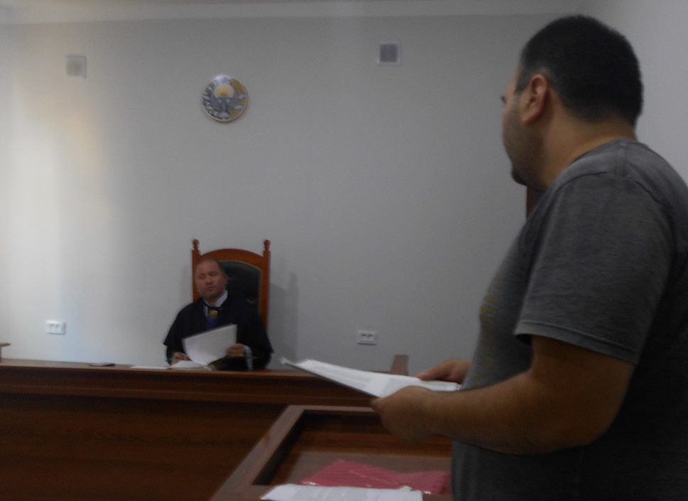 Во время суда под председательством судьи Разакова; ПАУ