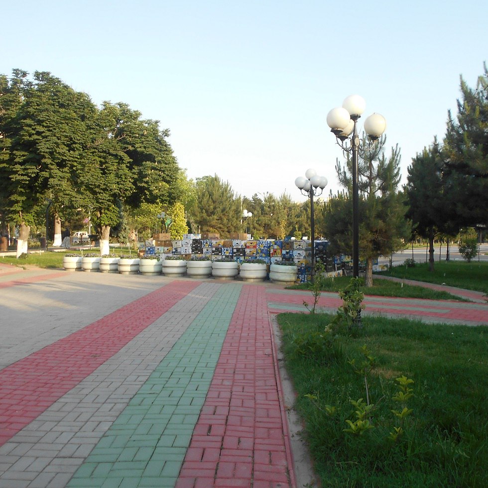 Пустырь, а не площадь в центре Андижана сегодня.. ПАУ